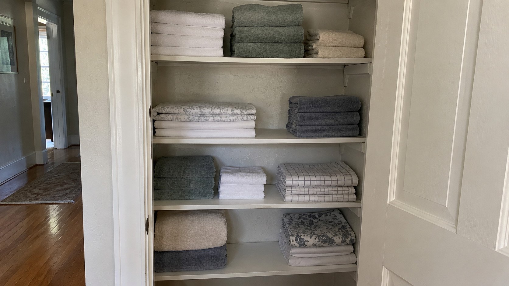 Example of a finished closet & shelving project